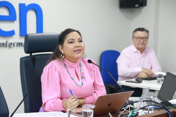 Conselheira federal Silvia Neri explica que as aulas práticas refletem diretamente na qualidade da assistência